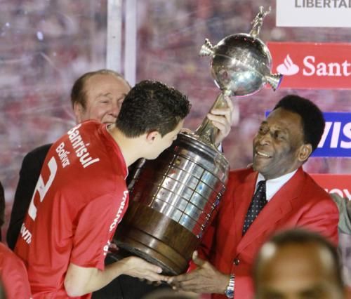 2010-08-19t041727z_01_poa138_rtridsp_3_soccer-latam-libertadores_reuters