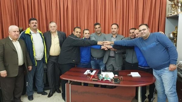 بعد توقيع العقود