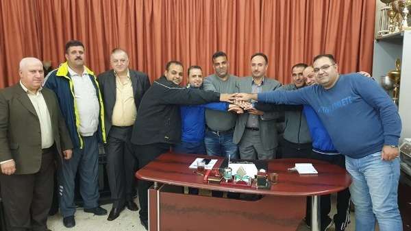 بعد توقيع العقود