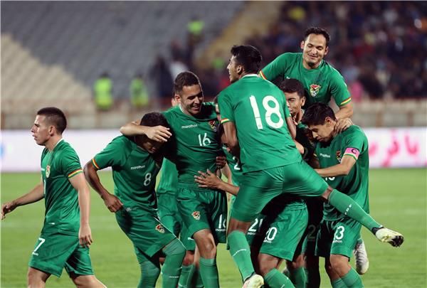 لاعبو بوليفيا 