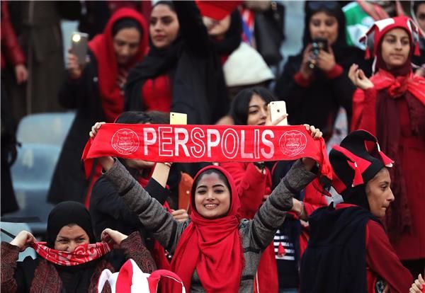 من مدرجات الملعب