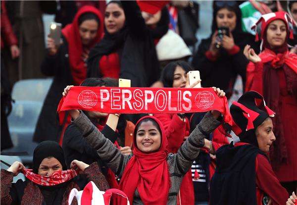 من مدرجات الملعب