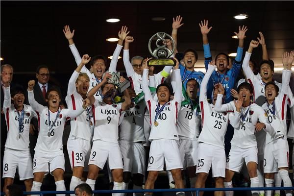 تتويج فريق كاشيما أنتلرز