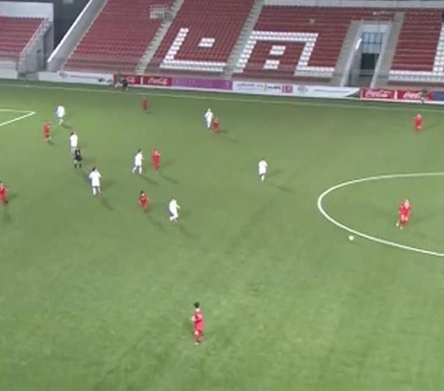 صورة تلفزيونية لمباراة فلسطين والأردن تظهر المدرجات خاوية