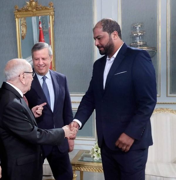 الشعباني يتلقى التهنئة من الرئيس التونسي