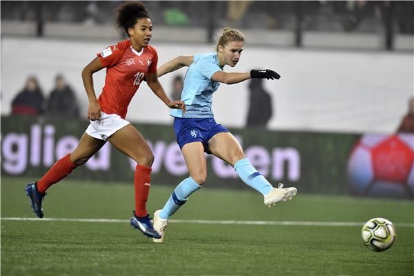 من مباراة هولندا وسويسرا