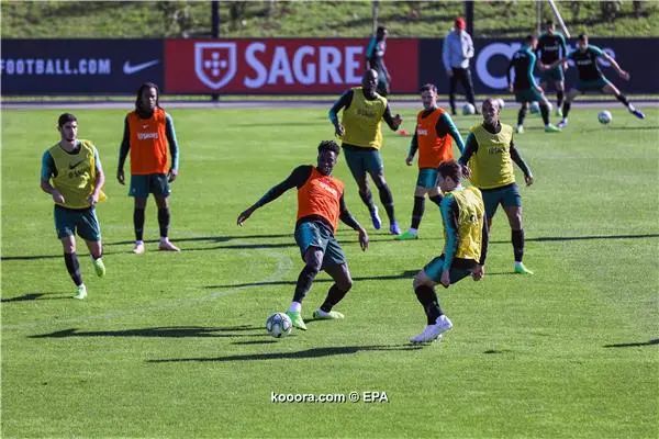 ?i=epa%2fsoccer%2f2018-11%2f2018-11-13%2f2018-11-13-07162301_epa