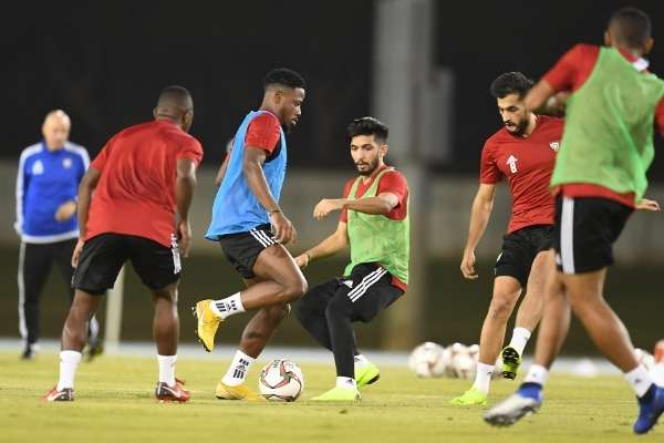 لاعبو منتخب الامارات