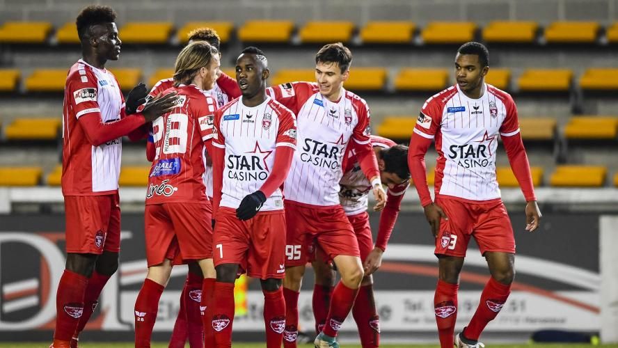 لاعبو موسكرون