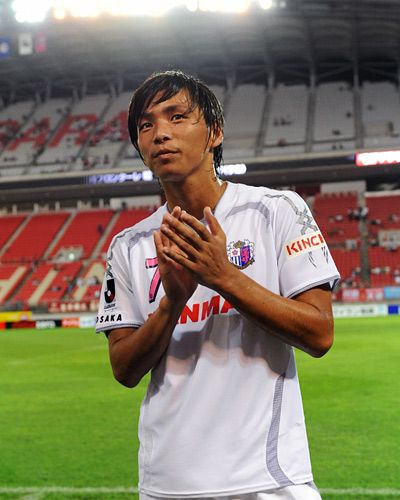 صاحب هدف الفوز لاعب الوسط تاكاشي إنوي 