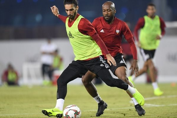 لاعبو الإمارات 