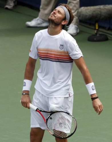 2010-08-22t193317z_01_cin16_rtridsp_3_tennis-men-cincinnati_reuters