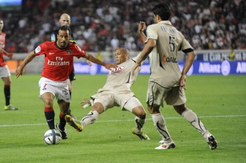 2010-08-22t210326z_01_gfm109_rtridsp_3_soccer-france_reuters