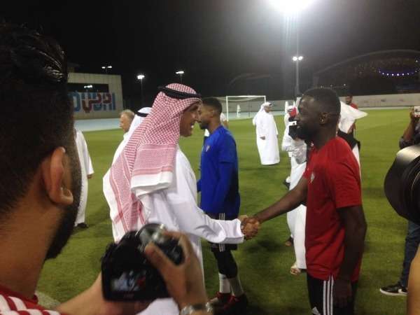 الرميثي خلال لقائه بلاعبي منتخب الإمارات