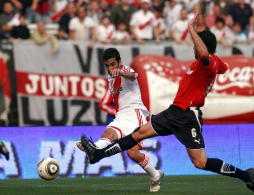 2010-08-22t202539z_01_bas104_rtridsp_3_soccer-latam_reuters