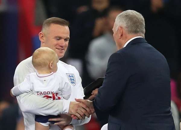 روني خلال تكريمه