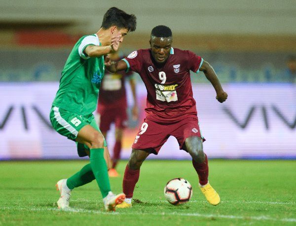 سيد ضياء أحد المحترفين بالدوري الكويتي