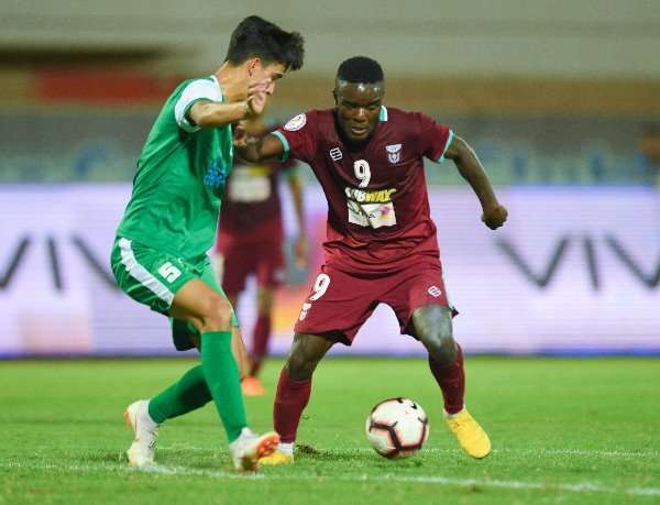 سيد ضياء أحد المحترفين بالدوري الكويتي
