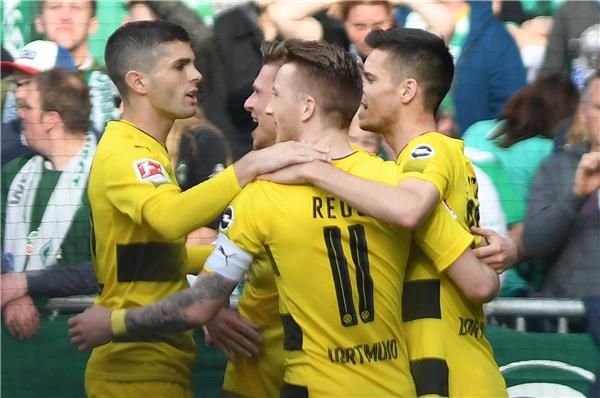 بوليسيتش مع لاعبي دورتموند