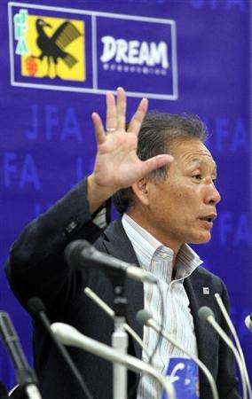 السيد هارا وعد الجميع بالتعاقد مع المدرب في غضون خمسة أيام 