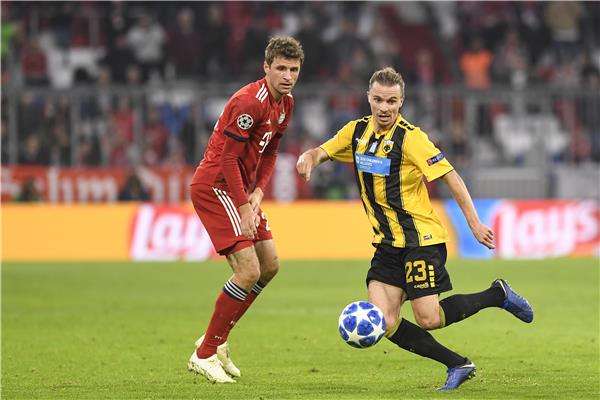 جانب من مباراة بايرن وآيك أثينا