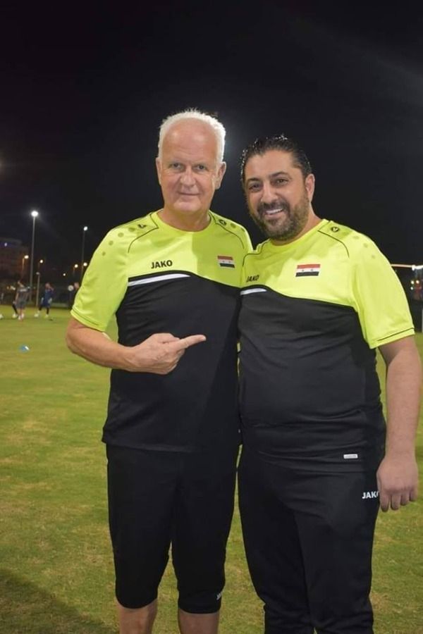 دباس مع المدرب ستينج