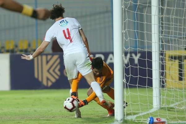 لحظة اصطدام محمود علاء بمحمد صبحي