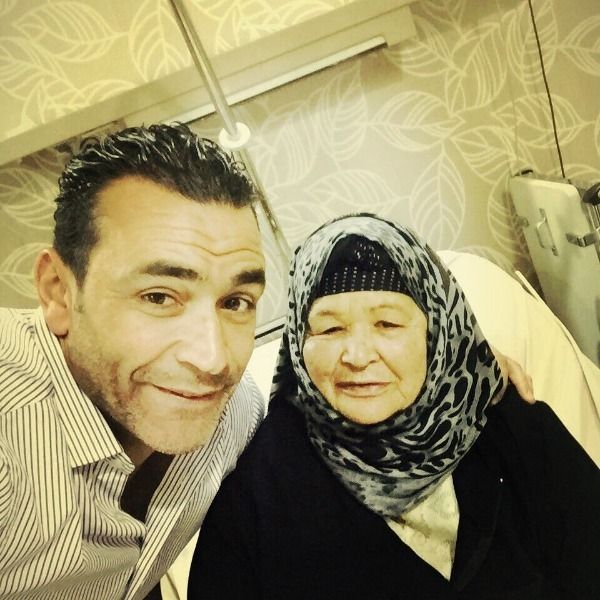 عصام الحضري ووالدته