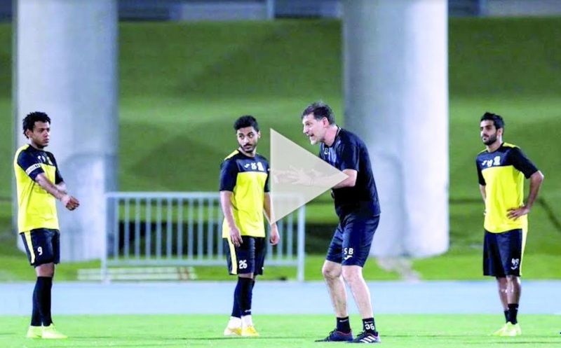 بيليتش مع لاعبي اتحاد جدة
