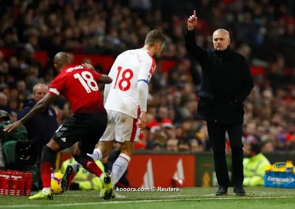 ?i=reuters%2f2018-11-24%2f2018-11-24t163132z_439430020_rc1ca22e6c00_rtrmadp_3_soccer-england-mun-cry_reuters