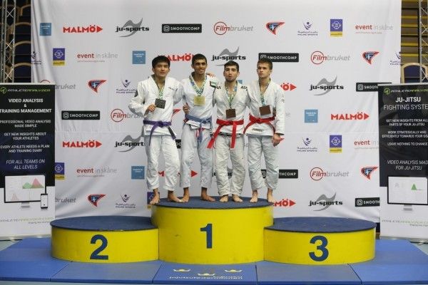 الفضلي أثناء التتويج