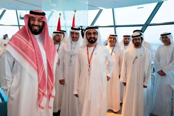 محمد بن راشد ومحمد بن سلمان خلال متابعة السباق