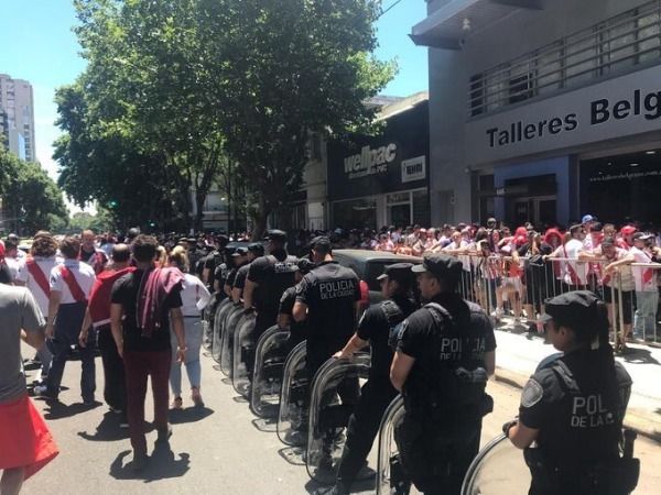 توافد جماهير ريفر على ملعب نهائي ليبرتادوريس