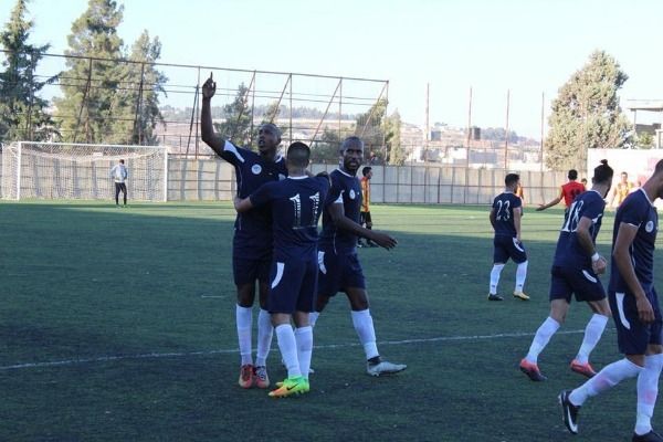 خالد سالم يحتفل بأحد أهدافه 