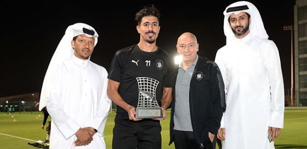 بونجاح مع الجائزة