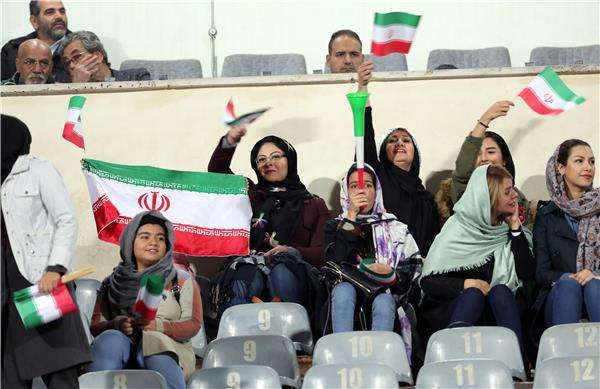 سيدات إيرانيات في المدرجات - أرشيفية