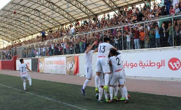 فرحة لاعبي شباب الخليل