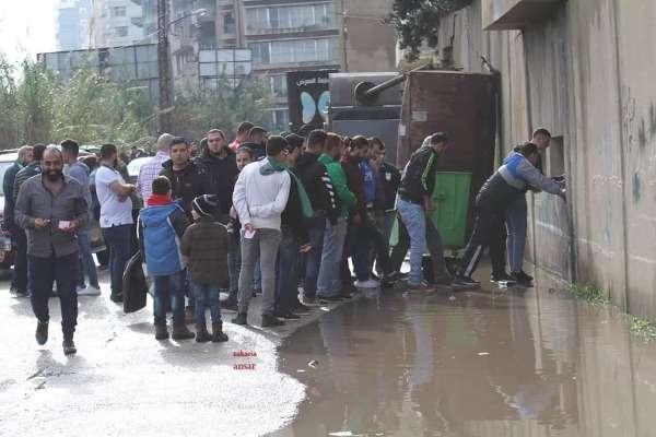 الجماهير تشتري التذاكر وسط ظروف صعبة