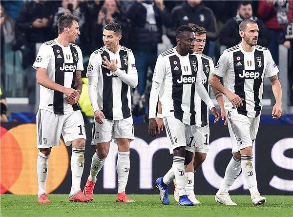 رونالدو مع لاعبي يوفنتوس