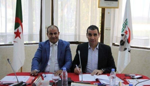 جانب من توقيع الاتفاقية