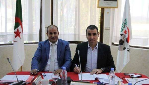 جانب من توقيع الاتفاقية