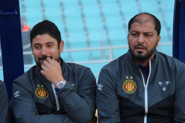 معين الشعباني (على اليمين) ومساعده مجدي تراوي 