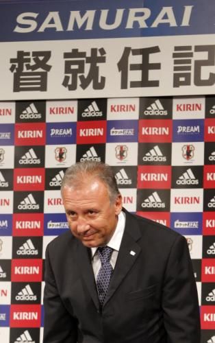 2010-08-31t053738z_01_tok705_rtridsp_3_soccer-japan-coach_reuters