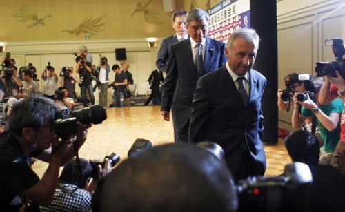 2010-08-31t062728z_01_tok709_rtridsp_3_soccer-japan-coach_reuters