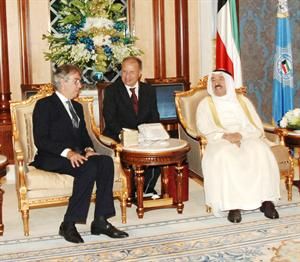 امير الكويت في استقباله لرئيس الانتر