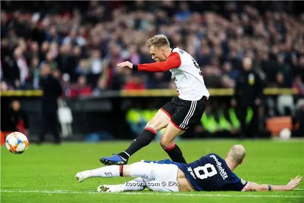 ?i=epa%2fsoccer%2f2018-12%2f2018-12-02%2f2018-12-02-07203886_epa