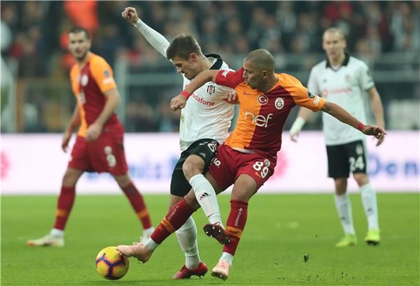 سفيان فيجولي خلال اللقاء