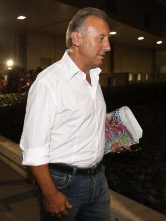 قام زاكيروني بشراء صحيفة سبونيتش آنيكس لتعلم ثقافة اليابانيين