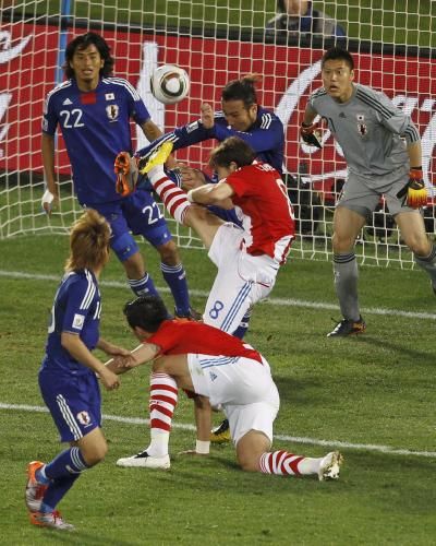 جانب من مباراة الفريقين في المونديال الماضي بجنوب أفريقيا