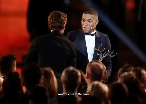 ?i=reuters%2f2018-12-03%2f2018-12-03t202613z_212120157_rc127230cb60_rtrmadp_3_soccer-ballon_reuters